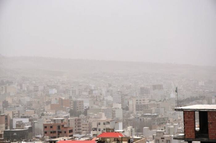 میزان غلظت گرد و غبار در مهران به ۶۷ برابر حد مجاز رسید