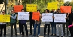 حاشیه های حضور روحانی در دانشگا تهران / از صندلی های خالی تا اعتراضات دانشجویی در داخل و خارج سالن